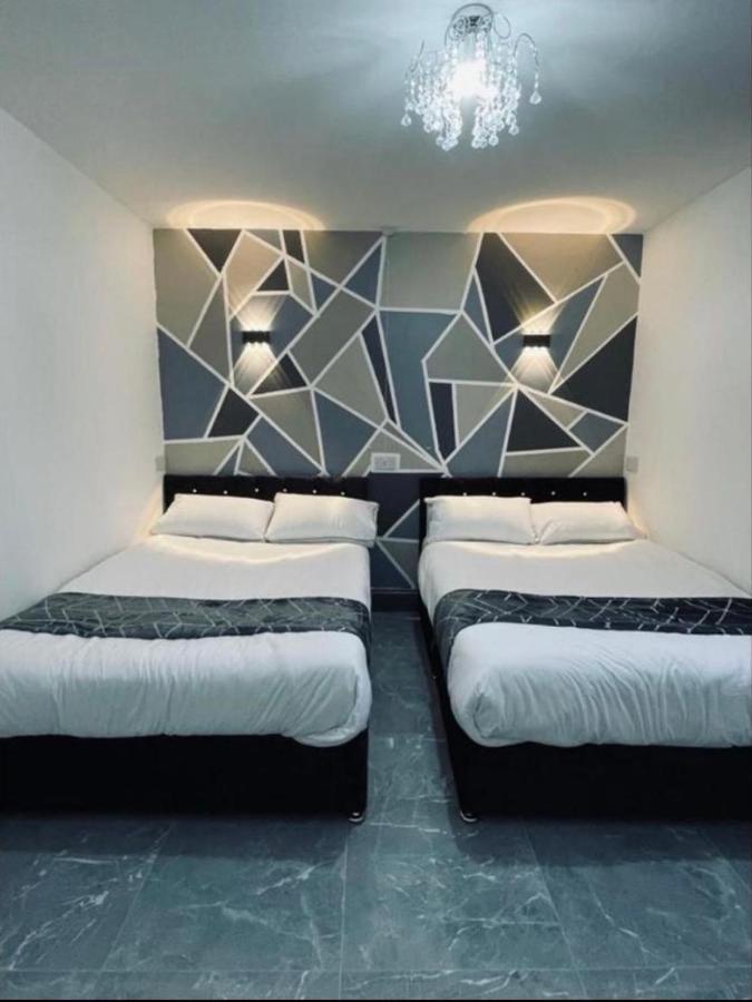 Entire 5 Star Luxury Whalley House Wifi Tv Luxury Бърнли Екстериор снимка