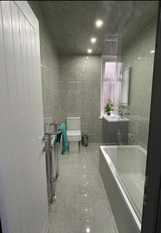 Entire 5 Star Luxury Whalley House Wifi Tv Luxury Бърнли Екстериор снимка