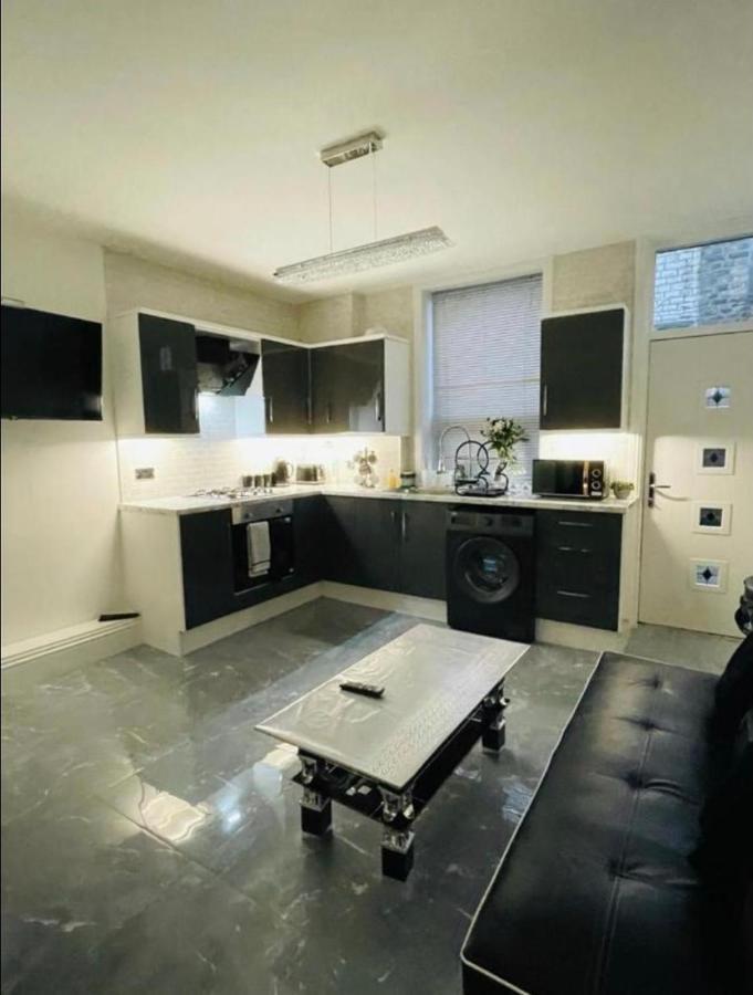 Entire 5 Star Luxury Whalley House Wifi Tv Luxury Бърнли Екстериор снимка